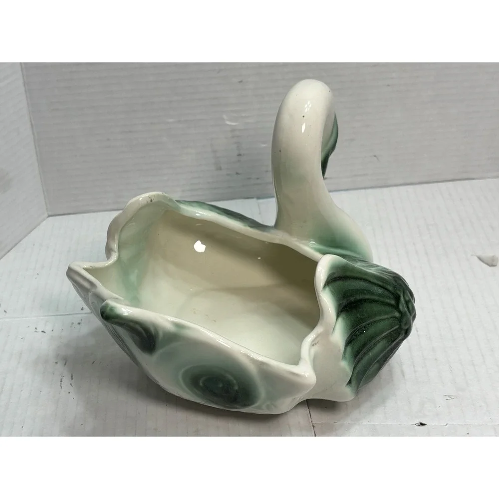 Hull Pottery Company vintage hull